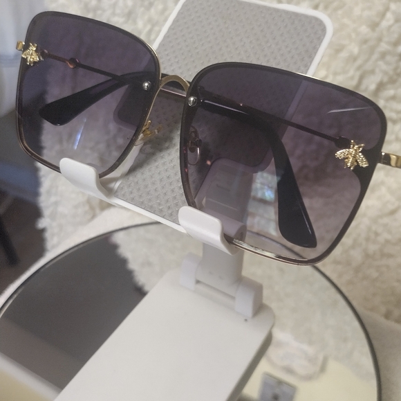 NWOT Wanna 🐝 Seen sunglasses! - Picture 7 of 8